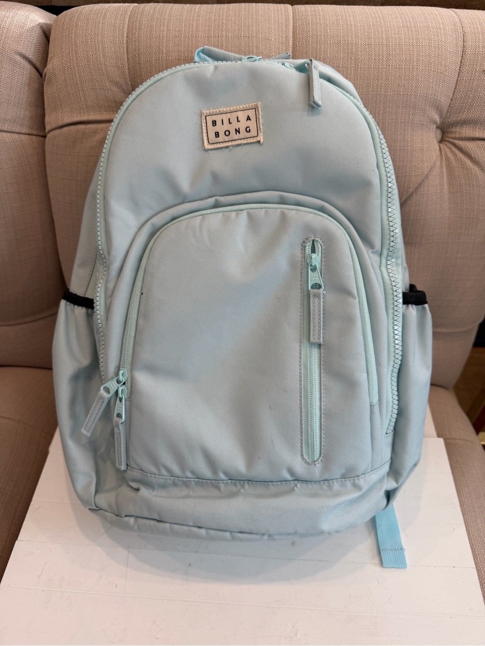 Billabong Roadie Backpack Vertical zip pocket on the front Computer compartment